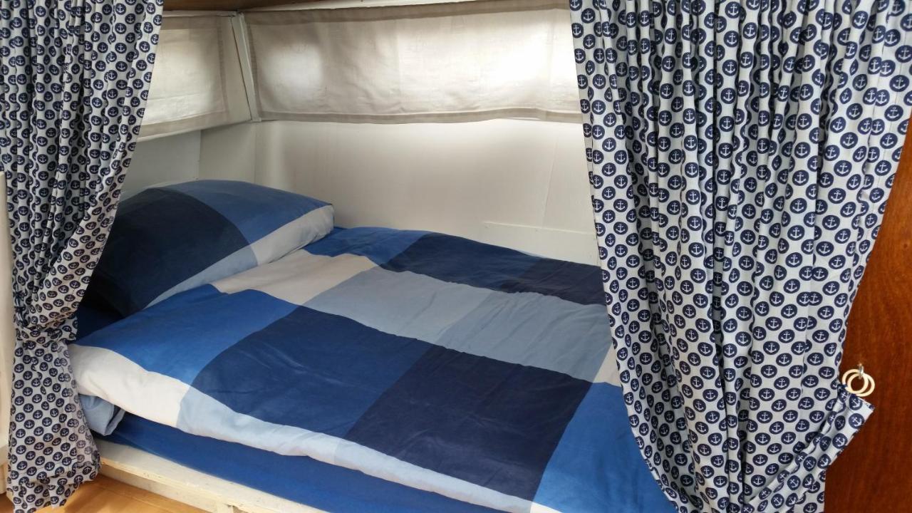 Boat Ella - Kamperen Op Het Water -Niet Om Mee Te Varen -Read Host Profile-Lees Hostprofiel Jutrijp ภายนอก รูปภาพ