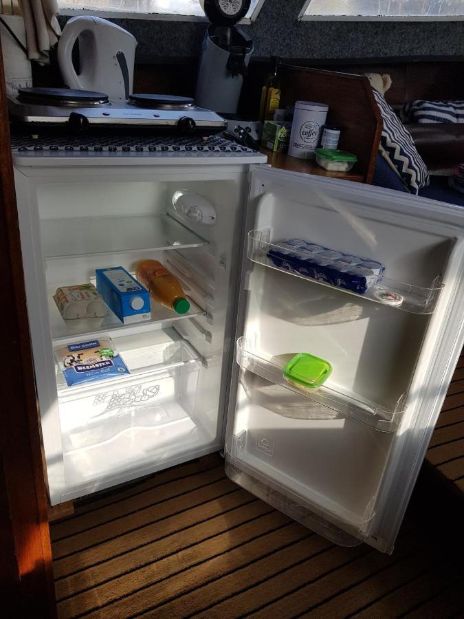 Boat Ella - Kamperen Op Het Water -Niet Om Mee Te Varen -Read Host Profile-Lees Hostprofiel Jutrijp ภายนอก รูปภาพ
