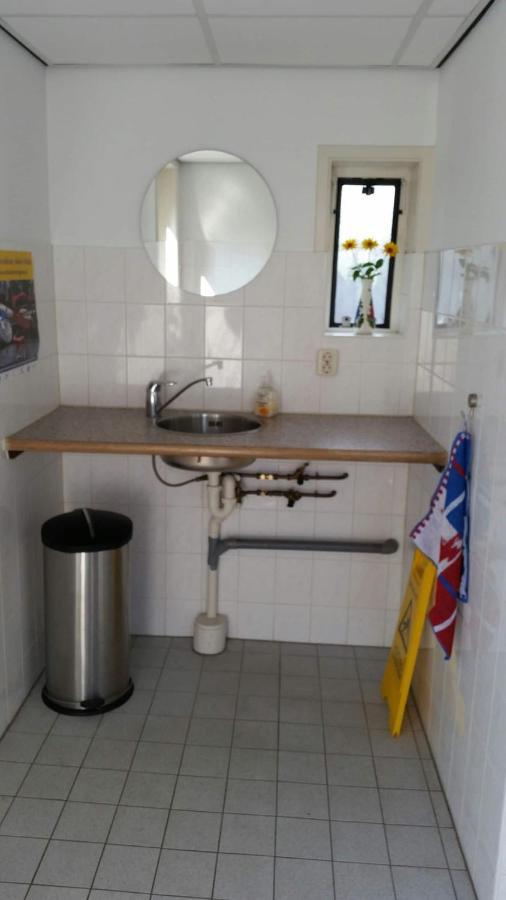 Boat Ella - Kamperen Op Het Water -Niet Om Mee Te Varen -Read Host Profile-Lees Hostprofiel Jutrijp ภายนอก รูปภาพ