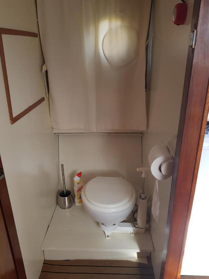 Boat Ella - Kamperen Op Het Water -Niet Om Mee Te Varen -Read Host Profile-Lees Hostprofiel Jutrijp ภายนอก รูปภาพ