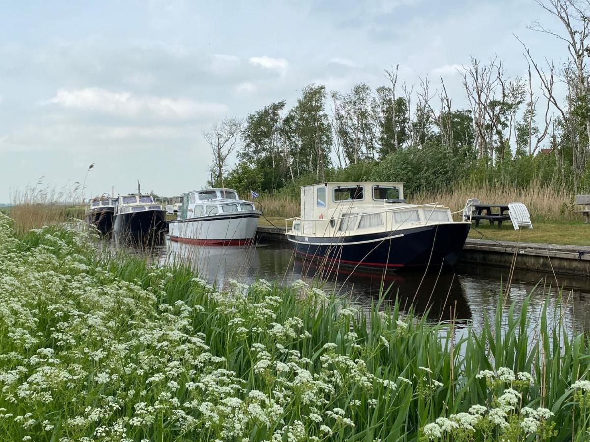 Boat Ella - Kamperen Op Het Water -Niet Om Mee Te Varen -Read Host Profile-Lees Hostprofiel Jutrijp ภายนอก รูปภาพ